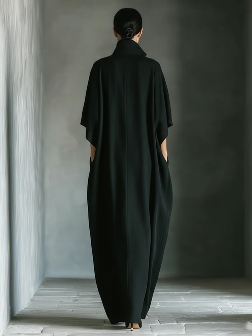 Alejandra │ Vestido largo negro oversize de estilo minimalista con mangas tipo kimono